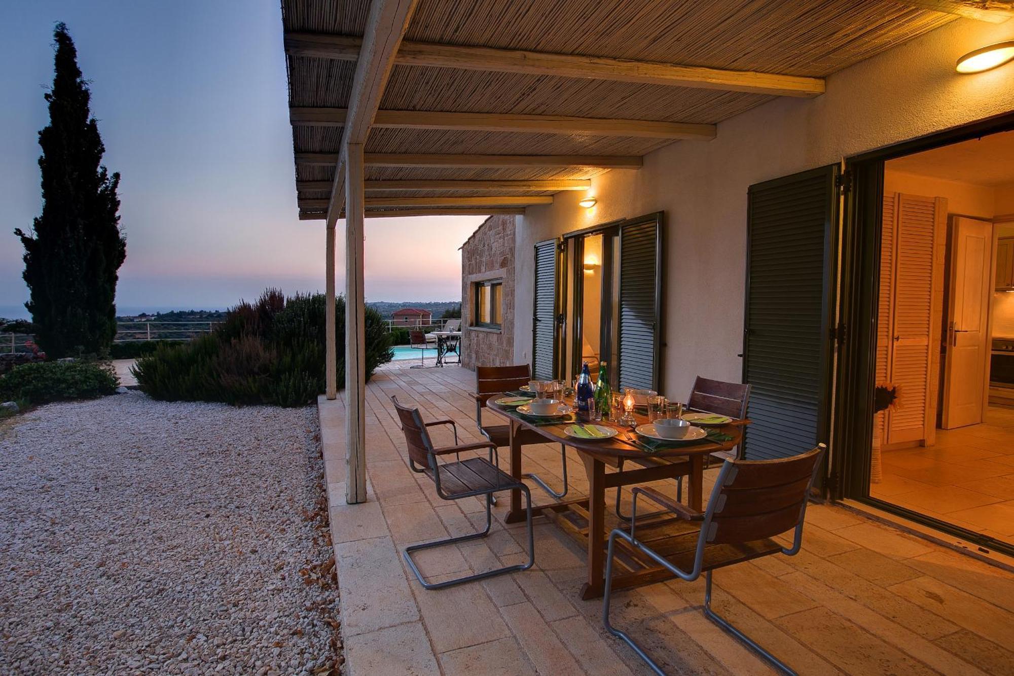 Ideales Resort Mousata Bilik gambar